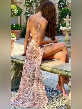 Juliets Rose Garden Sexy Plunging Open Back Floral Bohemian Maxi Casual Dress